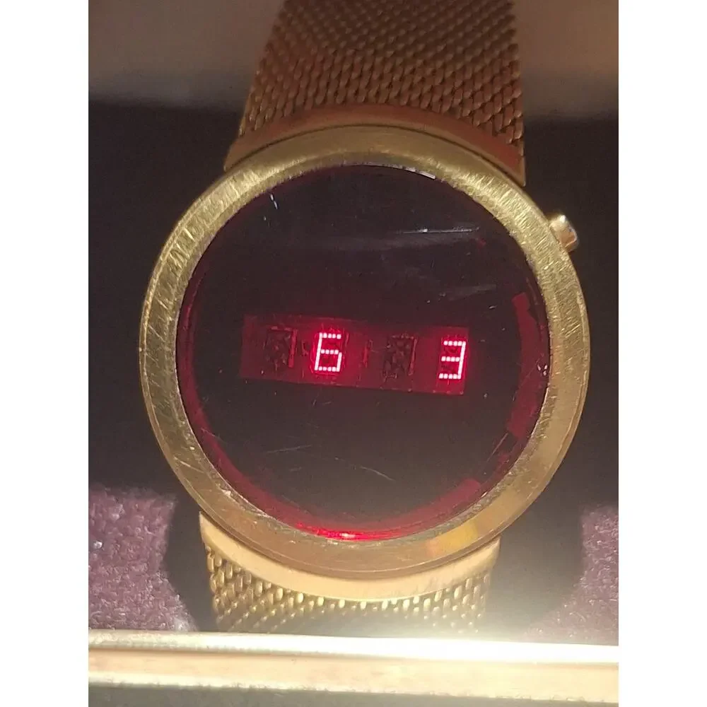 RARE- Exetron Model 32 LED Digital Watch MTQ-32V Box Papers Serial Match Works